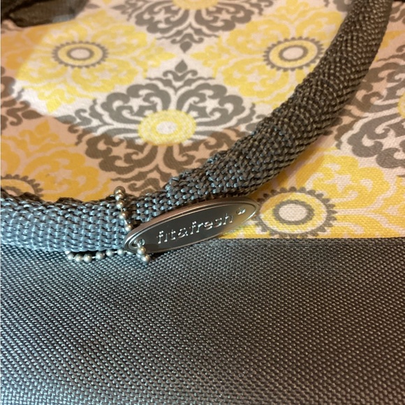 4/$15 🌻 Fit & Fresh Grey & Yellow Patterned Insulated Lunch Bag - Picture 2 of 7